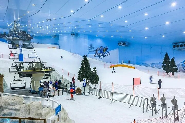 Горнолыжный курорт Ski Dubai в торговом центре "Молл Эмиратов"