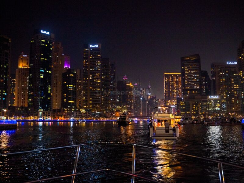 Вечерняя прогулка на яхте